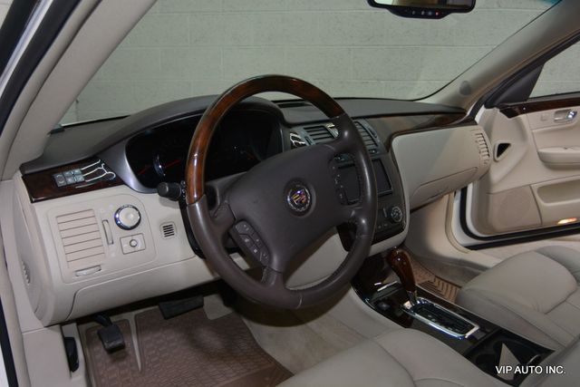 2011 Cadillac DTS 4dr Sedan Luxury Collection - 22982759 - 10