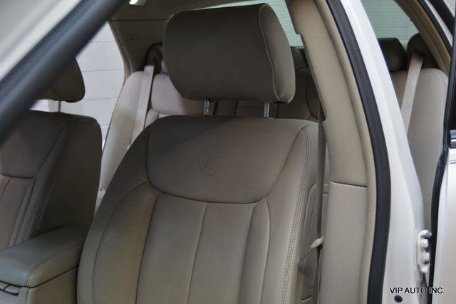 2011 Cadillac DTS 4dr Sedan Luxury Collection - 22982759 - 12