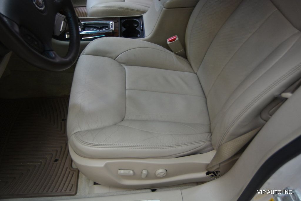 2011 Cadillac DTS 4dr Sedan Luxury Collection - 22982759 - 16