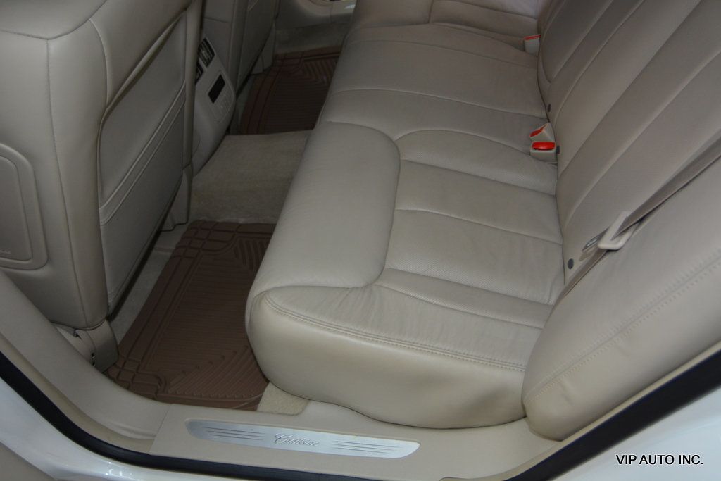 2011 Cadillac DTS 4dr Sedan Luxury Collection - 22982759 - 26