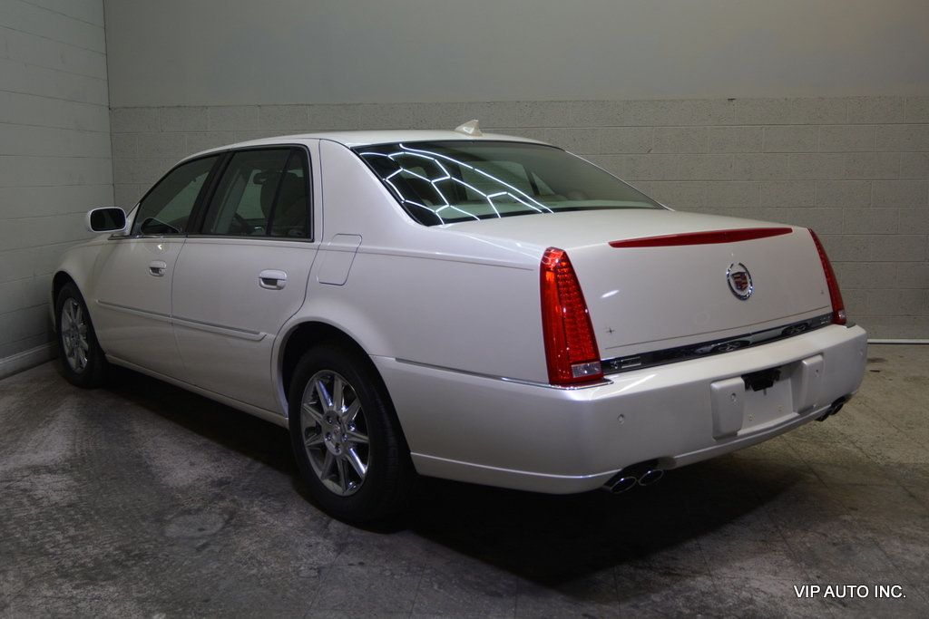 2011 Cadillac DTS 4dr Sedan Luxury Collection - 22982759 - 2