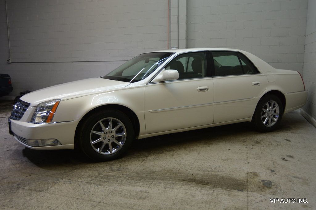 2011 Cadillac DTS 4dr Sedan Luxury Collection - 22982759 - 29