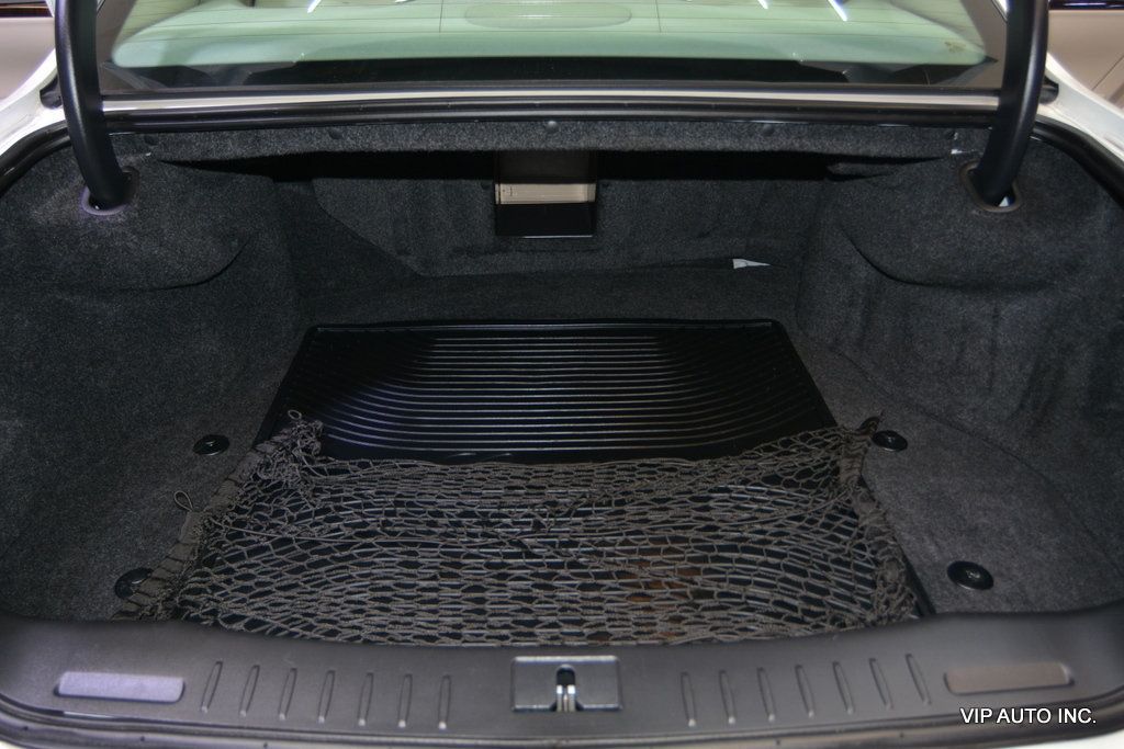 2011 Cadillac DTS 4dr Sedan Luxury Collection - 22982759 - 32