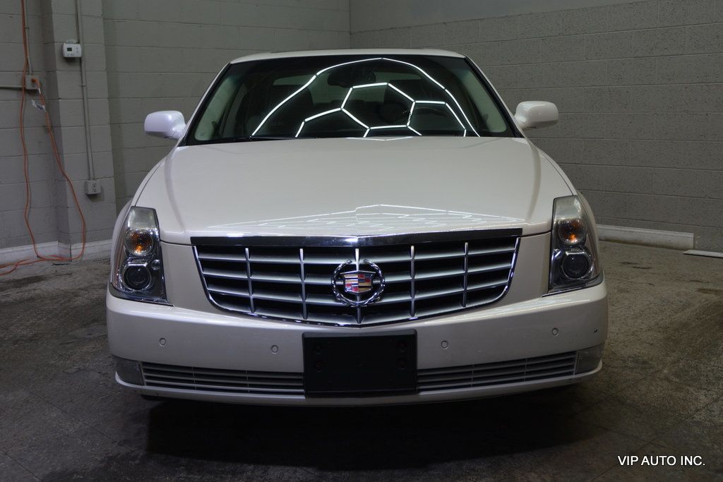2011 Cadillac DTS 4dr Sedan Luxury Collection - 22982759 - 34