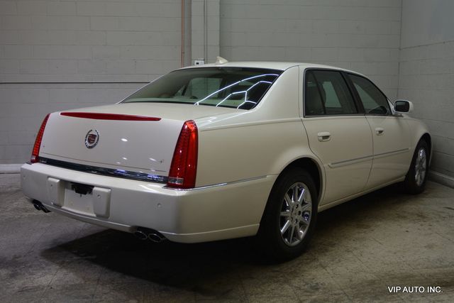 2011 Cadillac DTS 4dr Sedan Luxury Collection - 22982759 - 3