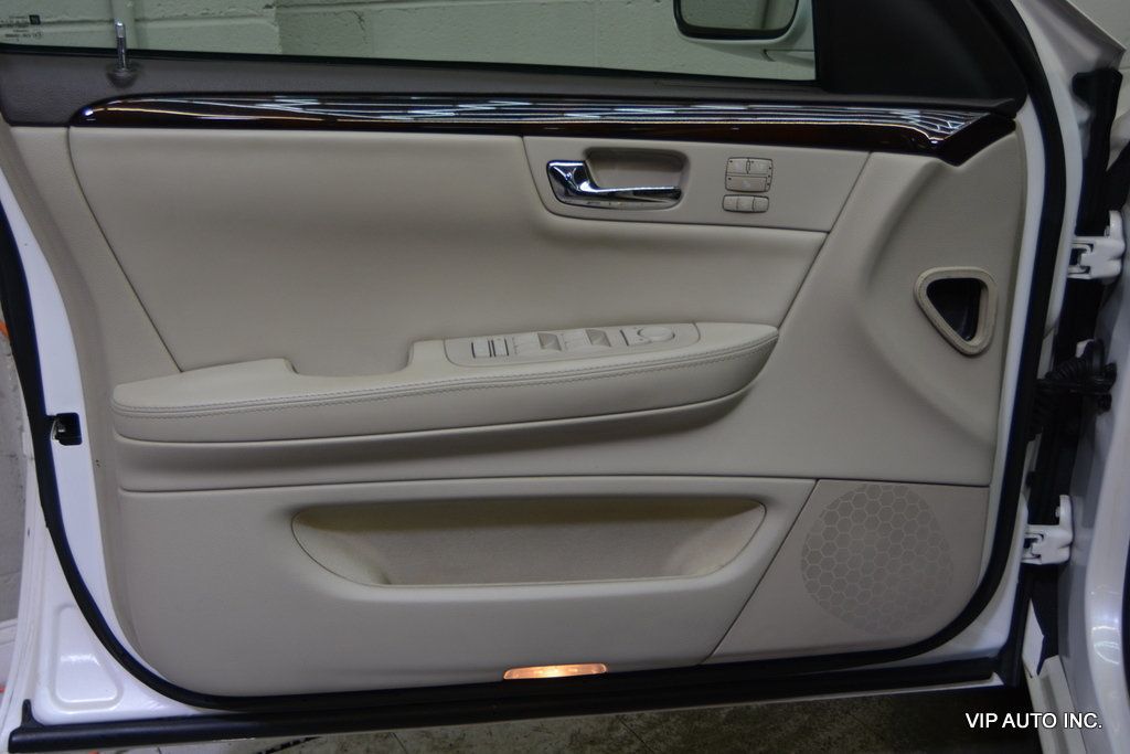 2011 Cadillac DTS 4dr Sedan Luxury Collection - 22982759 - 6