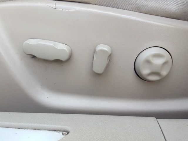 2011 Cadillac DTS Luxury Collection w/Chrome Wheels - 18966585 - 15