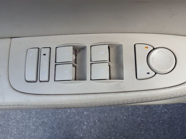 2011 Cadillac DTS Luxury Collection w/Chrome Wheels - 18966585 - 16