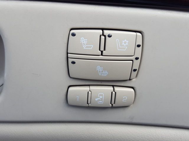 2011 Cadillac DTS Luxury Collection w/Chrome Wheels - 18966585 - 17