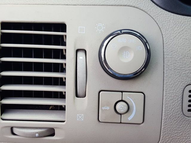 2011 Cadillac DTS Luxury Collection w/Chrome Wheels - 18966585 - 18