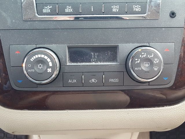 2011 Cadillac DTS Luxury Collection w/Chrome Wheels - 18966585 - 21