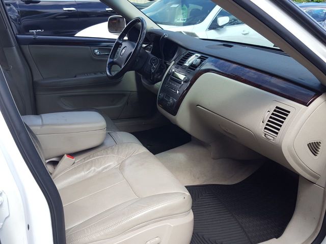 2011 Cadillac DTS Luxury Collection w/Chrome Wheels - 18966585 - 8