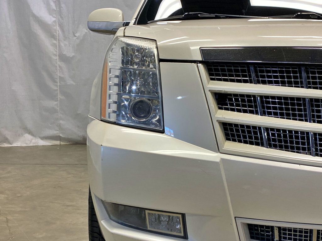2011 Cadillac Escalade AWD 4dr Luxury - 23009772 - 14