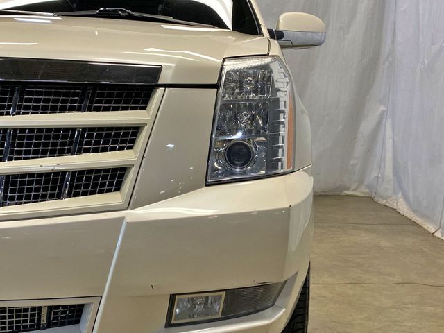 2011 Cadillac Escalade AWD 4dr Luxury - 23009772 - 15