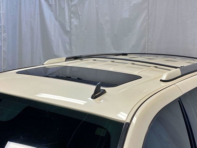 2011 Cadillac Escalade AWD 4dr Luxury - 23009772 - 16