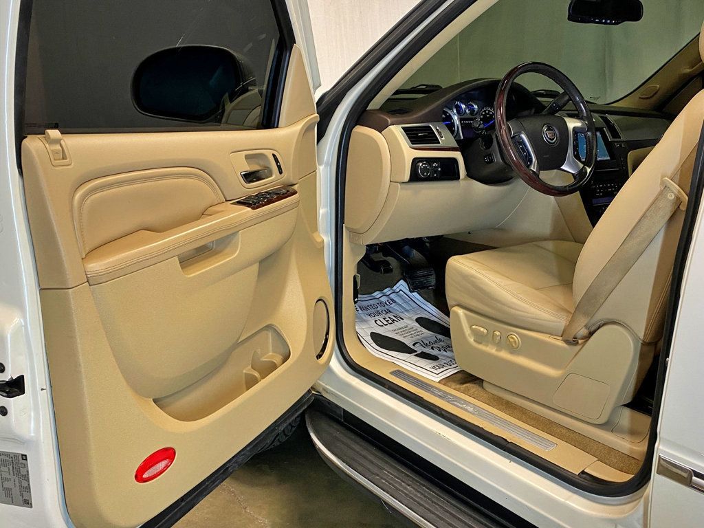 2011 Cadillac Escalade AWD 4dr Luxury - 23009772 - 18