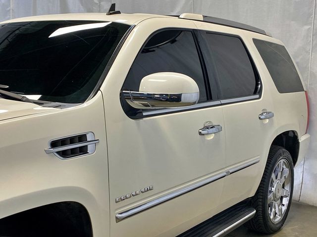 2011 Cadillac Escalade AWD 4dr Luxury - 23009772 - 1