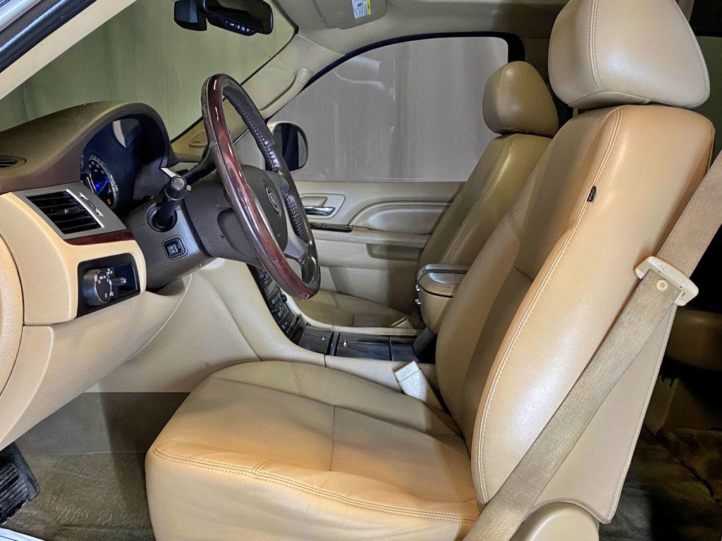 2011 Cadillac Escalade AWD 4dr Luxury - 23009772 - 20