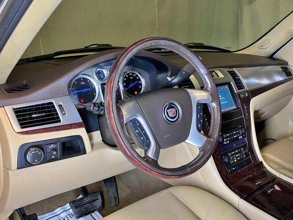 2011 Cadillac Escalade AWD 4dr Luxury - 23009772 - 22