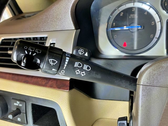 2011 Cadillac Escalade AWD 4dr Luxury - 23009772 - 27