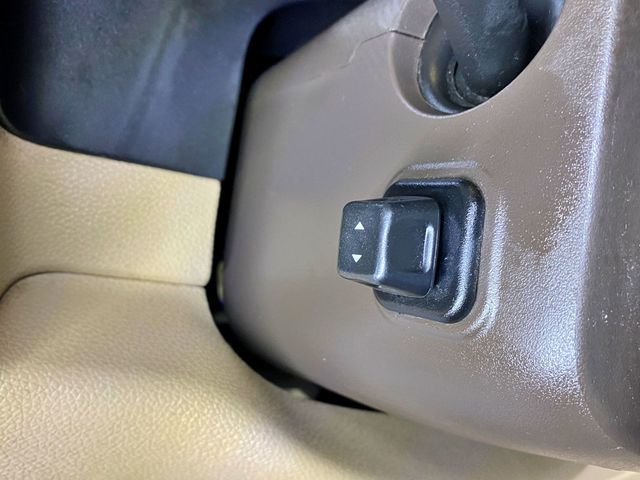 2011 Cadillac Escalade AWD 4dr Luxury - 23009772 - 28