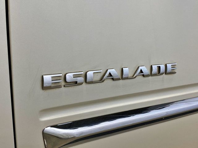 2011 Cadillac Escalade AWD 4dr Luxury - 23009772 - 2