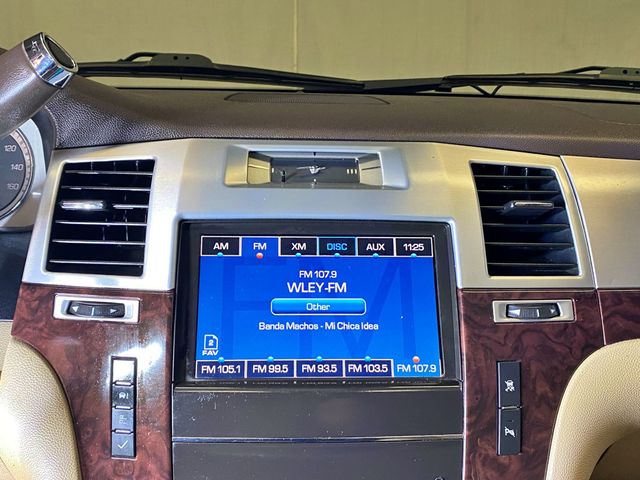 2011 Cadillac Escalade AWD 4dr Luxury - 23009772 - 32