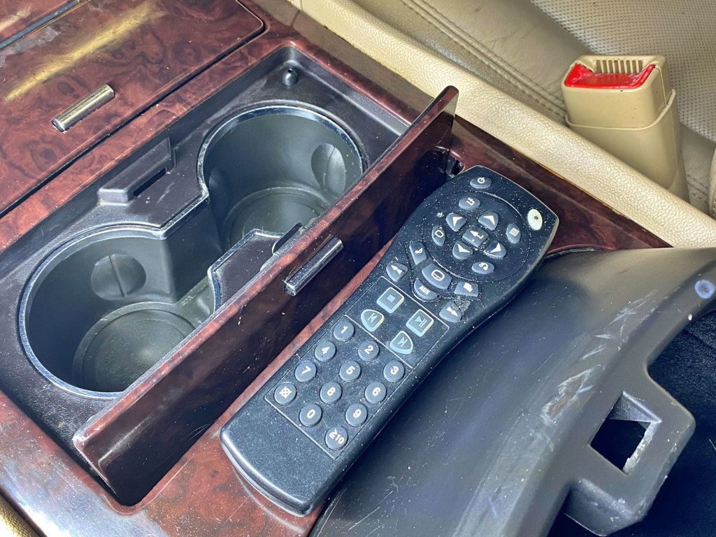 2011 Cadillac Escalade AWD 4dr Luxury - 23009772 - 36