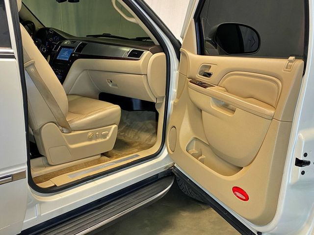 2011 Cadillac Escalade AWD 4dr Luxury - 23009772 - 40