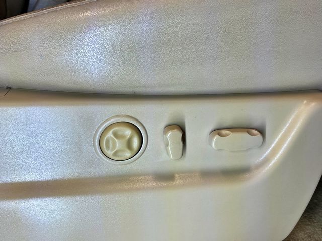 2011 Cadillac Escalade AWD 4dr Luxury - 23009772 - 43