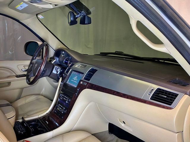 2011 Cadillac Escalade AWD 4dr Luxury - 23009772 - 44