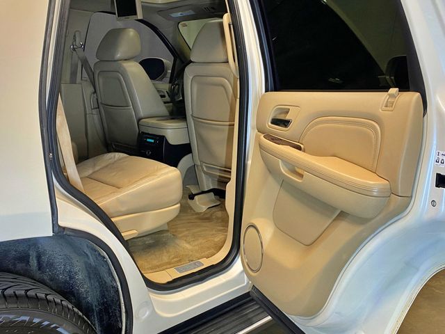 2011 Cadillac Escalade AWD 4dr Luxury - 23009772 - 46