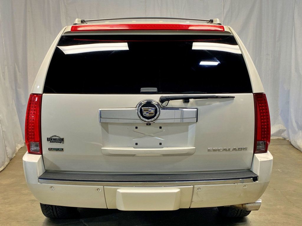 2011 Cadillac Escalade AWD 4dr Luxury - 23009772 - 5