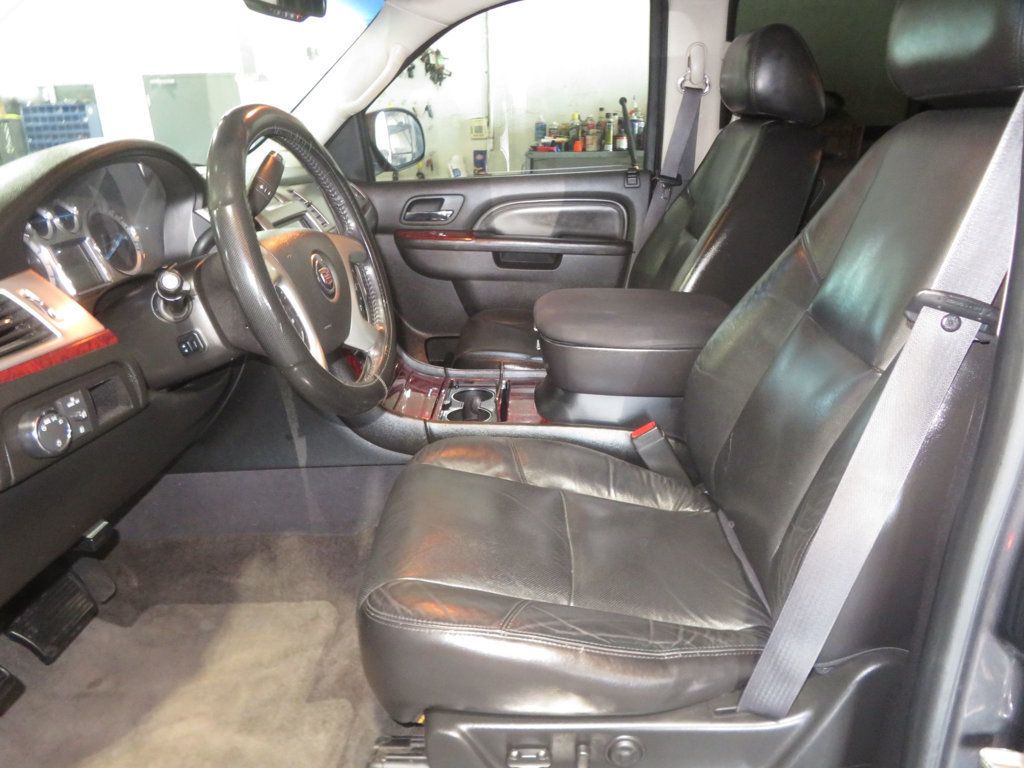 2011 Cadillac Escalade ESCALADE ESV 4X4 THIRD ROW SEAT LEATHER AZ ESCALADE EXTRA CLEAN - 23080627 - 16