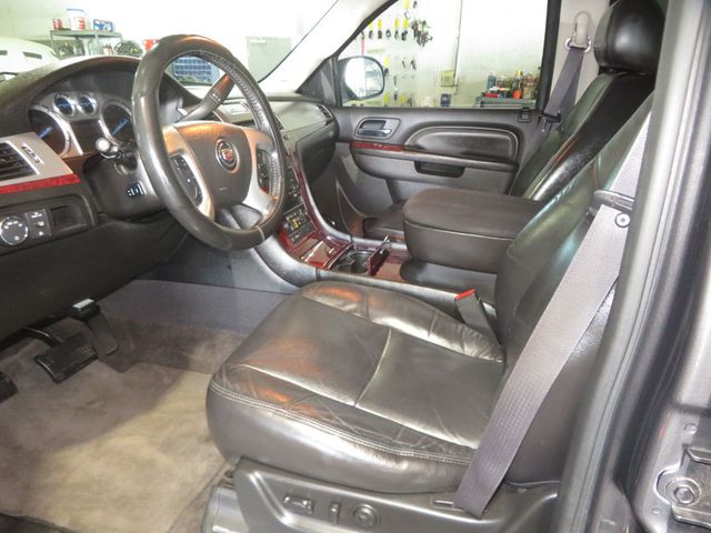 2011 Cadillac Escalade ESCALADE ESV 4X4 THIRD ROW SEAT LEATHER AZ ESCALADE EXTRA CLEAN - 23080627 - 17
