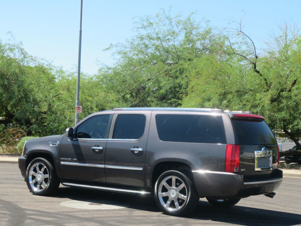 2011 Cadillac Escalade ESCALADE ESV 4X4 THIRD ROW SEAT LEATHER AZ ESCALADE EXTRA CLEAN - 23080627 - 4