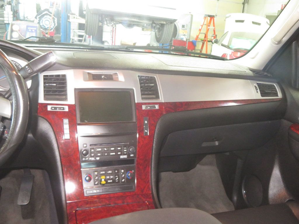 2011 Cadillac Escalade ESCALADE ESV 4X4 THIRD ROW SEAT LEATHER AZ EXCALADE EXTRA CLEAN - 23080627 - 37