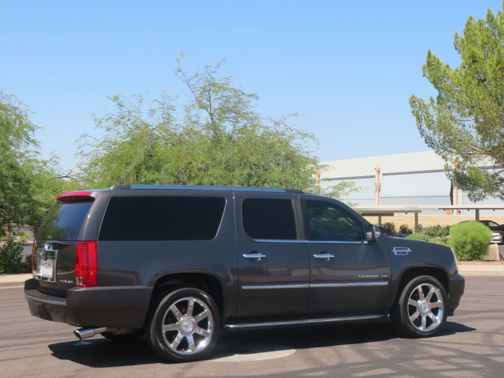 2011 Cadillac Escalade ESCALADE ESV 4X4 THIRD ROW SEAT LEATHER AZ EXCALADE EXTRA CLEAN - 23080627 - 5