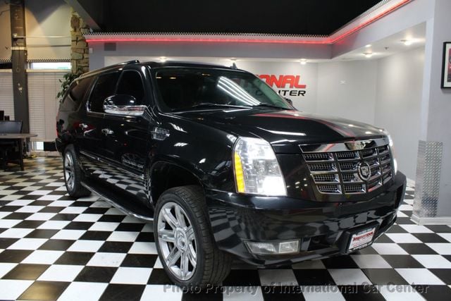 2011 Cadillac Escalade ESV Luxury photo 2