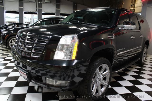 2011 Cadillac Escalade ESV Luxury photo 13