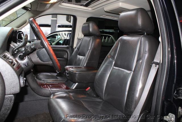 2011 Cadillac Escalade ESV Luxury photo 19