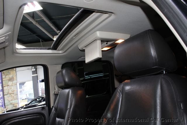 2011 Cadillac Escalade ESV Luxury photo 28