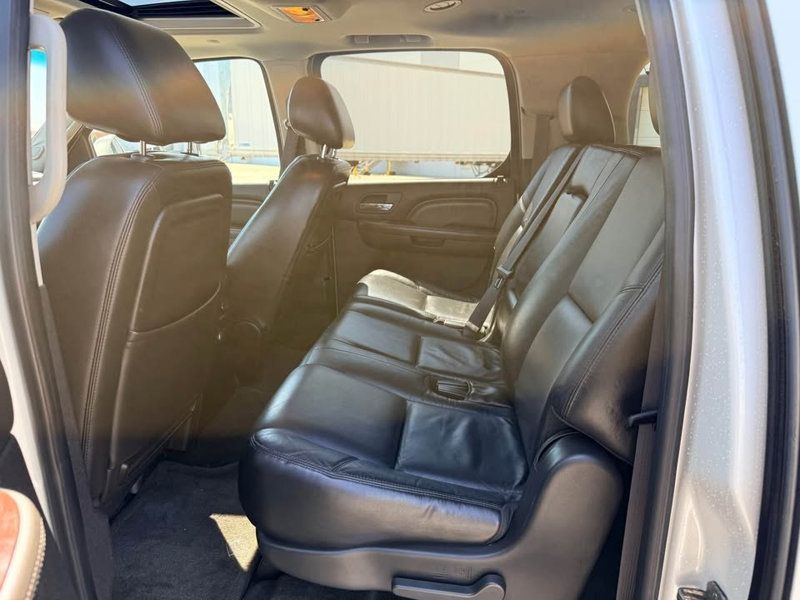 2011 Cadillac Escalade ESV LUXURY - 23017330 - 9