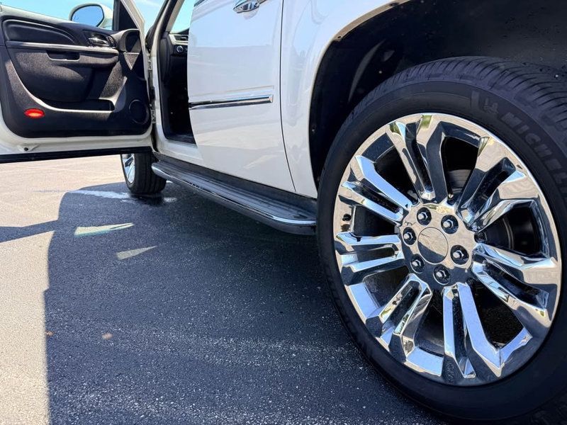 2011 Cadillac Escalade ESV LUXURY - 23017330 - 10