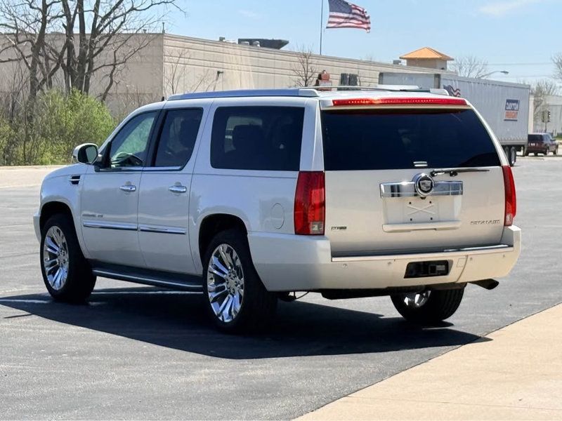 2011 Cadillac Escalade ESV LUXURY - 23017330 - 14