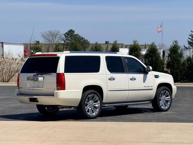 2011 Cadillac Escalade ESV LUXURY - 23017330 - 16