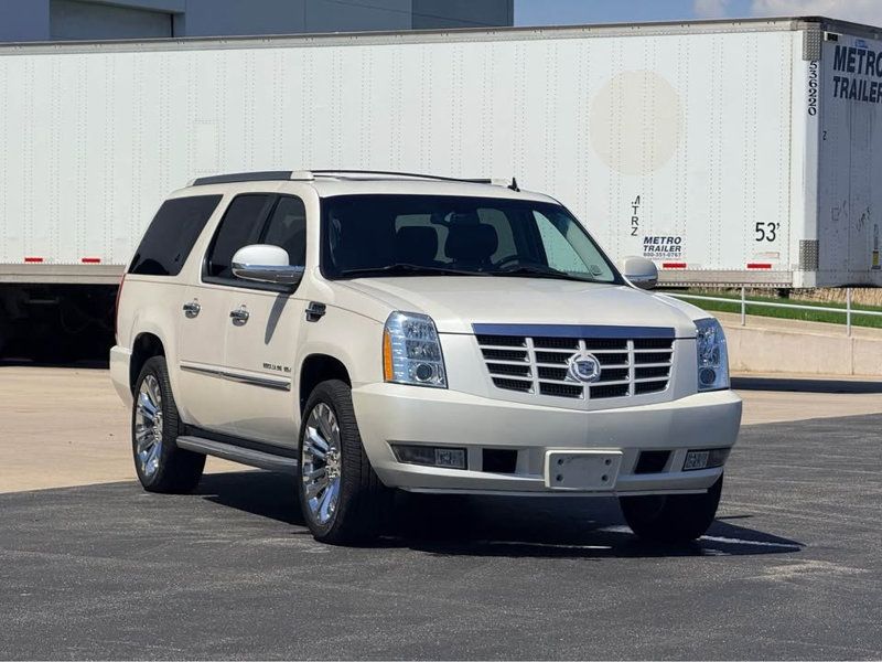 2011 Cadillac Escalade ESV LUXURY - 23017330 - 18