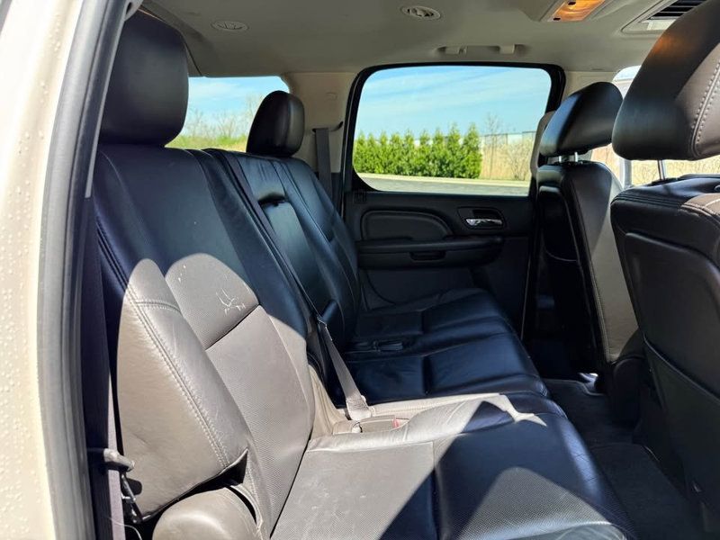 2011 Cadillac Escalade ESV LUXURY - 23017330 - 1