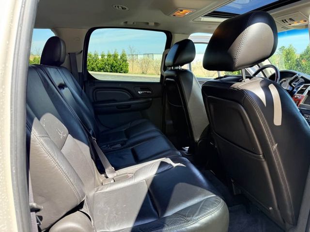 2011 Cadillac Escalade ESV LUXURY - 23017330 - 3