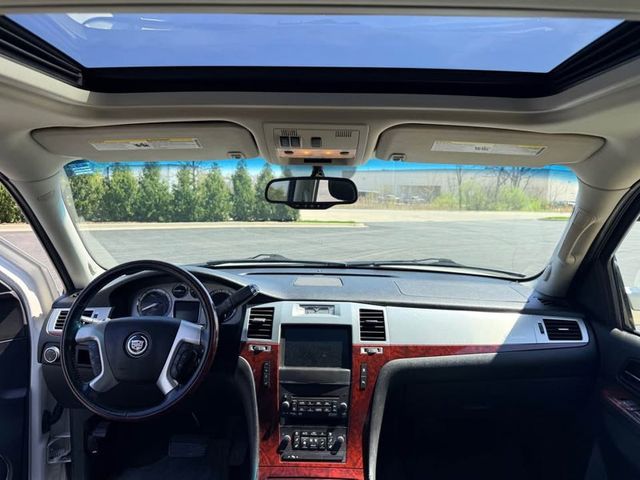 2011 Cadillac Escalade ESV LUXURY - 23017330 - 7